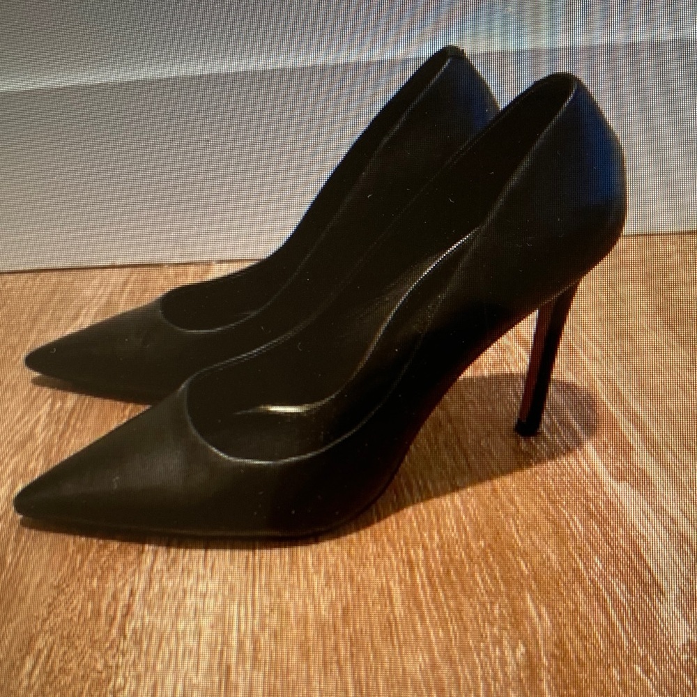 Steve Madden Classic Black Heels